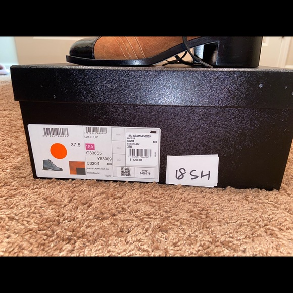 Women’s Boot - Picture 2 of 3